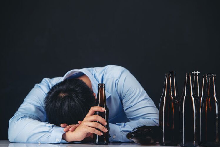 Dommages de l'alcool pour les hommes